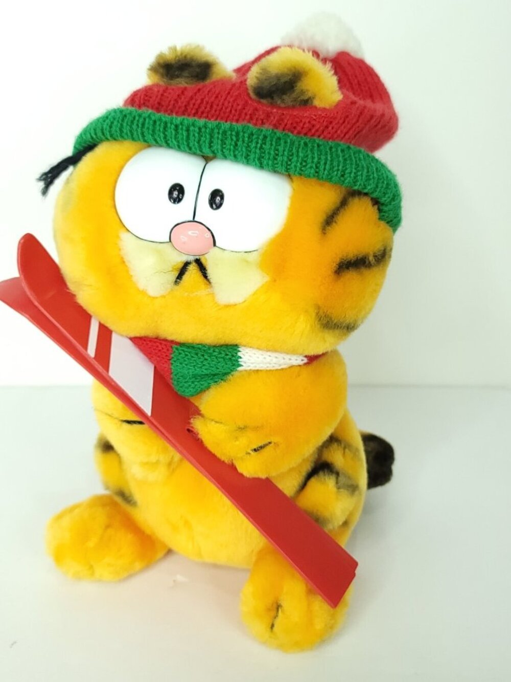 Garfield Plush Stuffed Animal Skier Hat Scarf Skis Red Green Fun Farm Xmas 10"